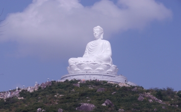 Viếng tượng Phật ngồi cao nhất Đông Nam Á